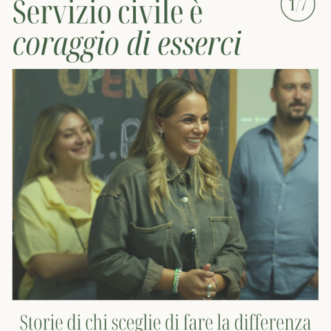 Il servizio civile è coraggio di esserci. Foto di una volontaria, Federica, che ride.